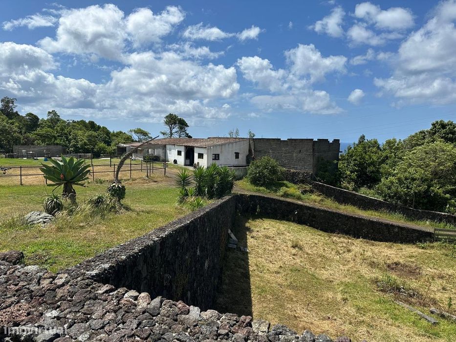 Terreno Rústico Urbanizável em Rosto de Cão, Livramento