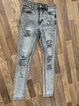 Skinny jeans z dziurami