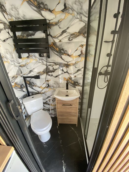 Caloroczny domek tiny house na kolkach