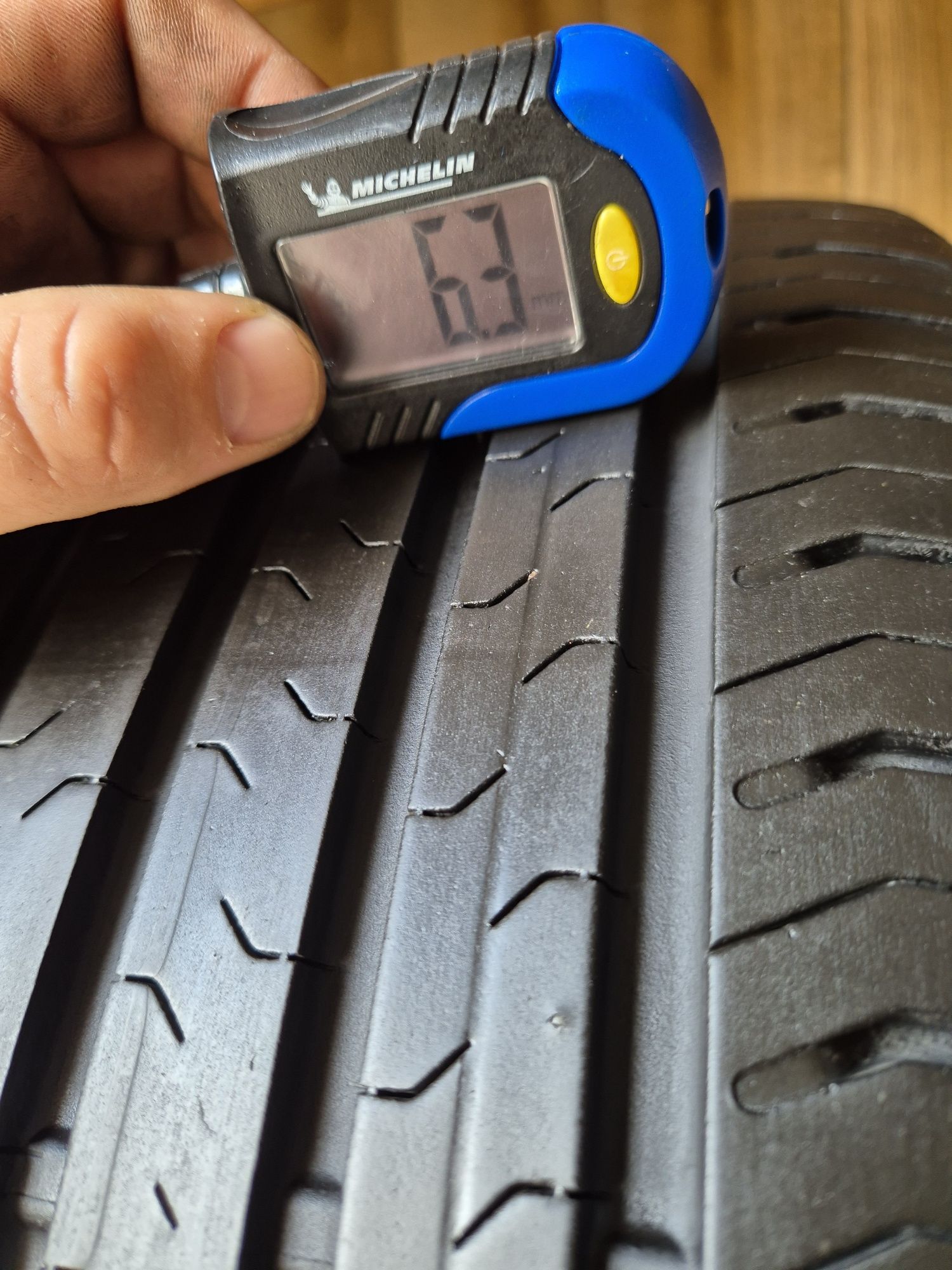 215/55/17 Continental Para Lato stan bdb 6mm