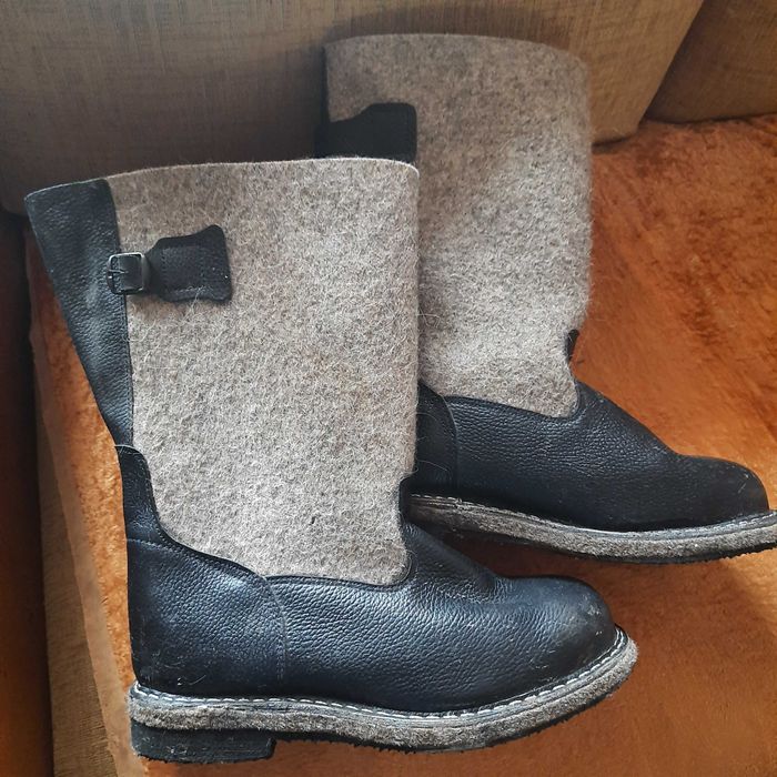 Продам войлочные сапоги на резиновой подошве