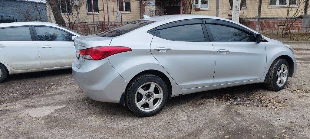 Hyundai Elantra 2013