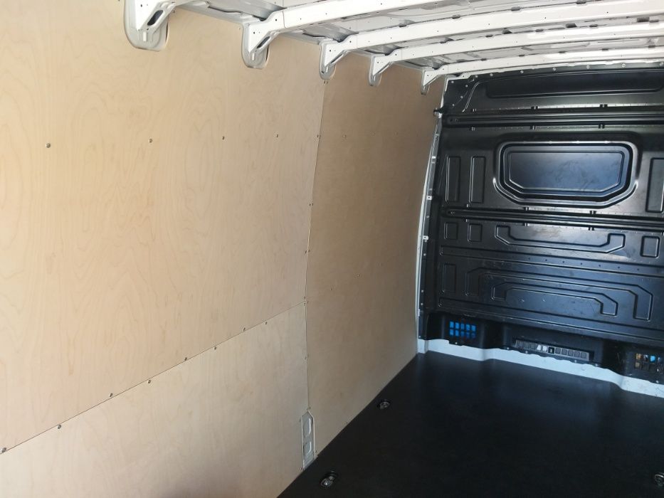 Zabudowa ochronna przestrzeni ładunkowej VW Crafter Maxi