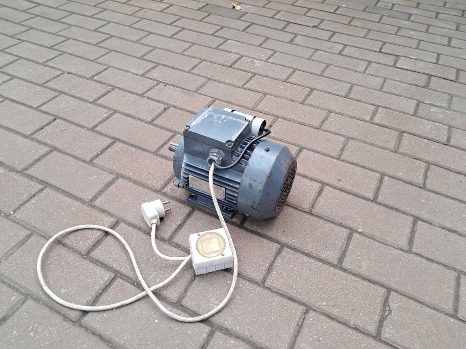 Silnik elektryczny 1,1kw 2835 obrotów 1-faz 220v,230v  .Wysyłka