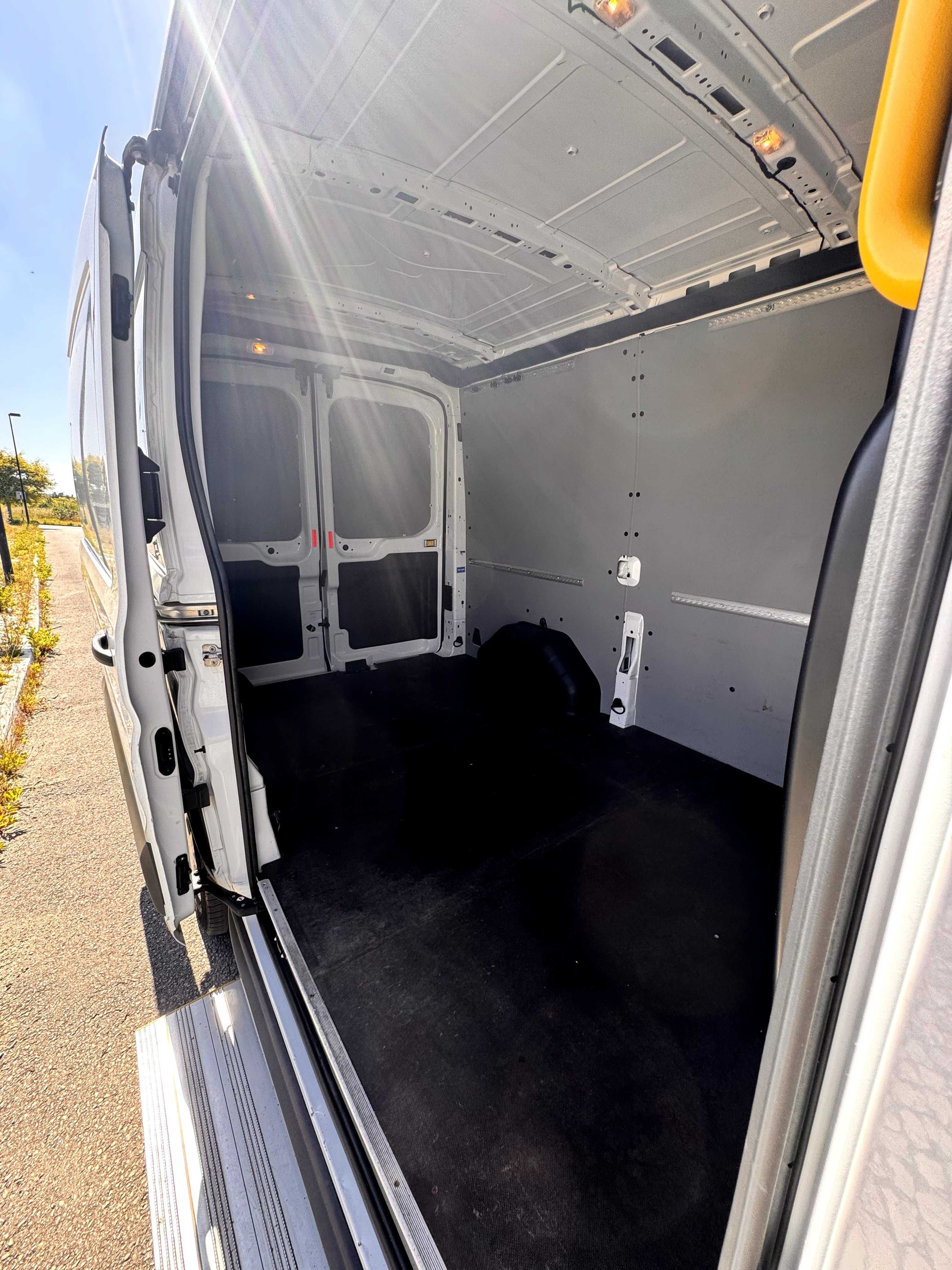 Ford Transit 2.0 TDCi L3H2 2018 | Excelente Estado