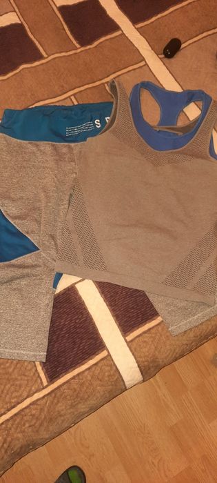 Костюм для спорту