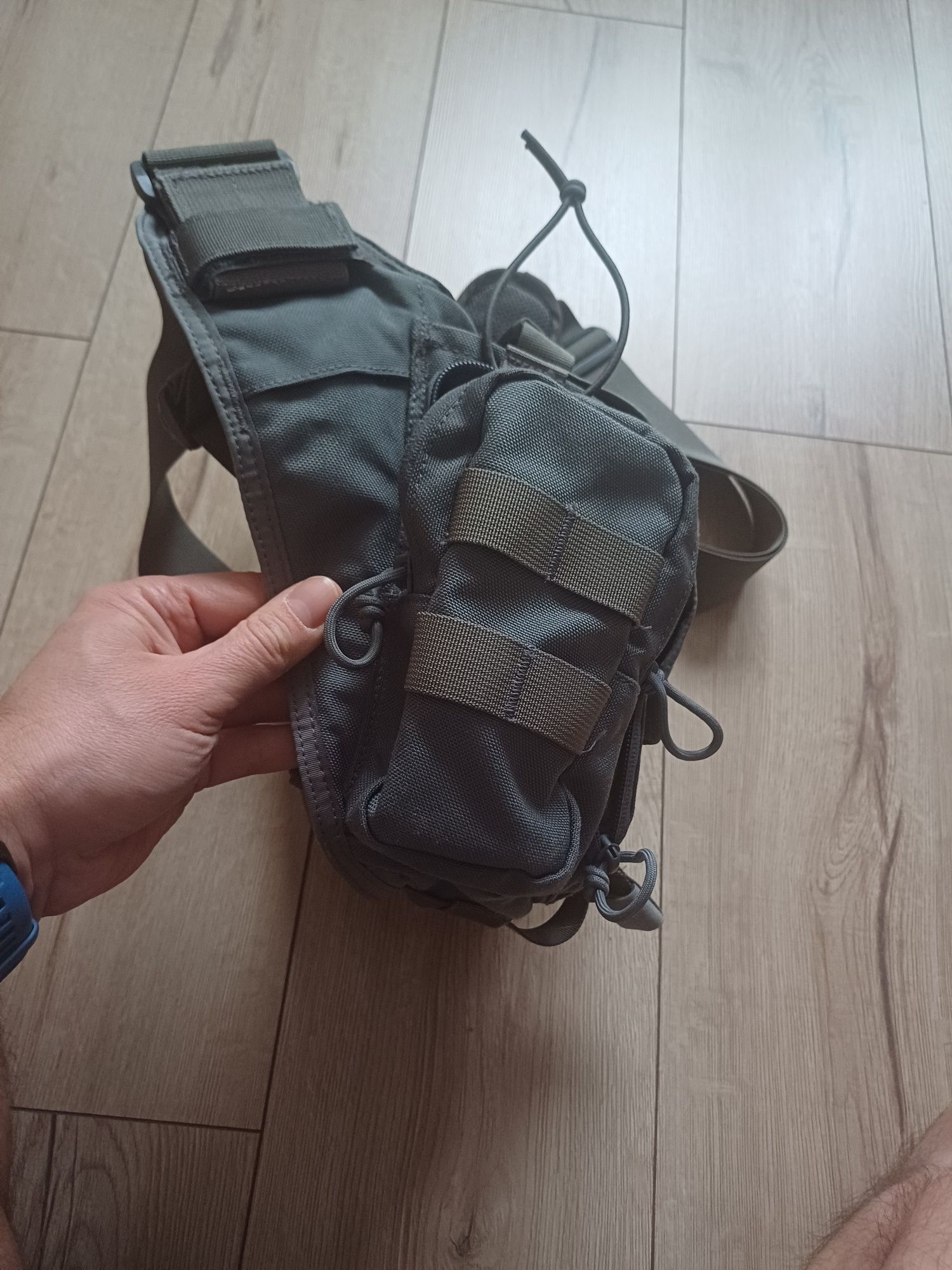 Vanquest Tolcat torba na ramię EDC z dodatkowym pasem udowym . Nie max