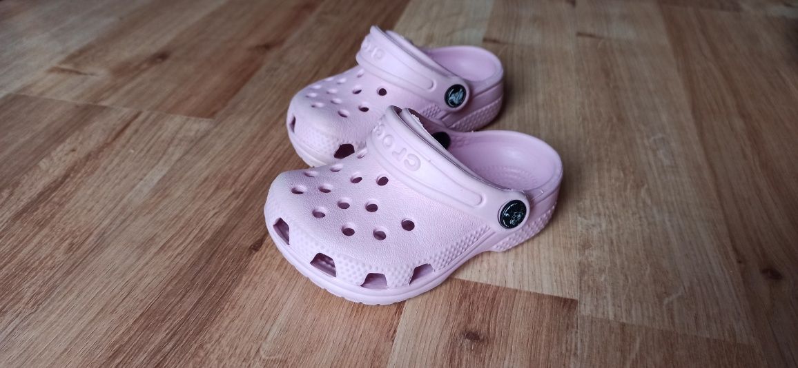 Crocsy dziecięce do nauki chodzenia