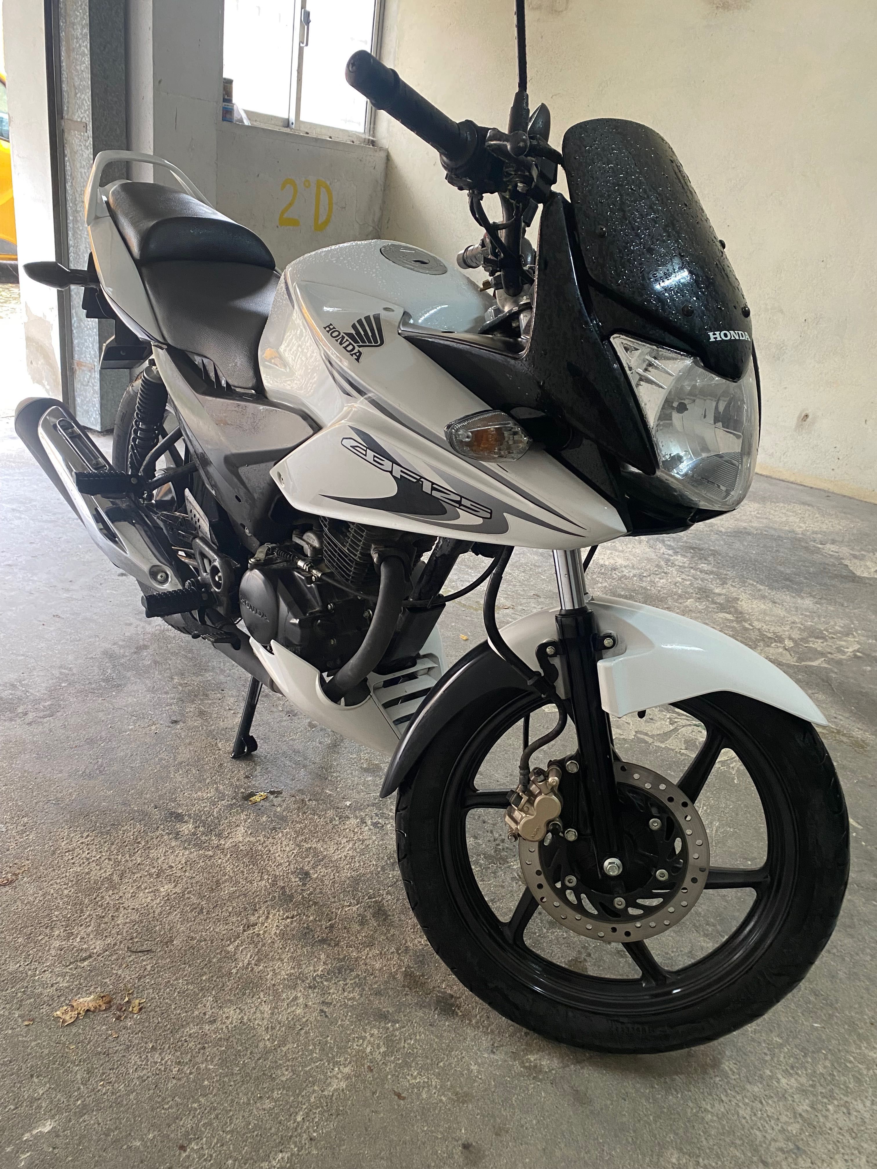 Moto Honda CB125F