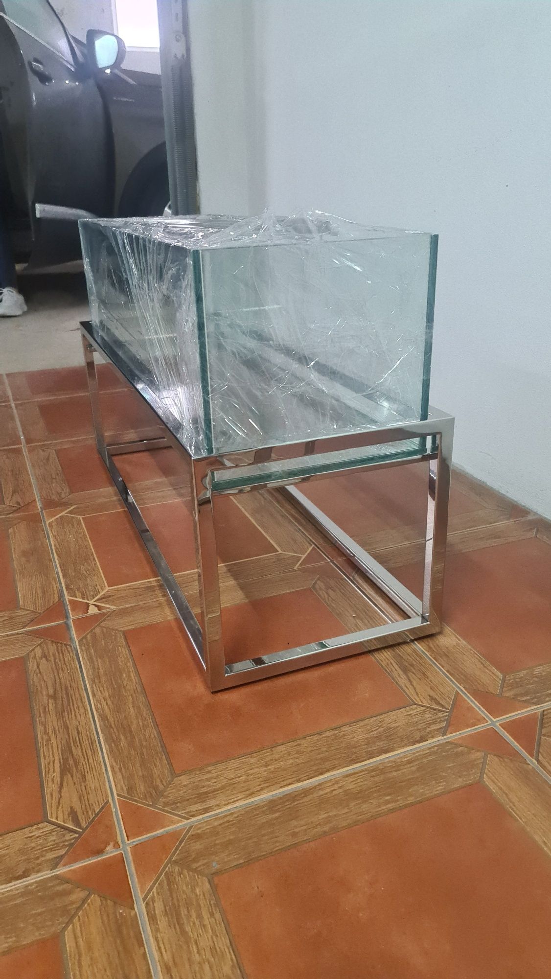 Vendo floreiras e plantas e cabides