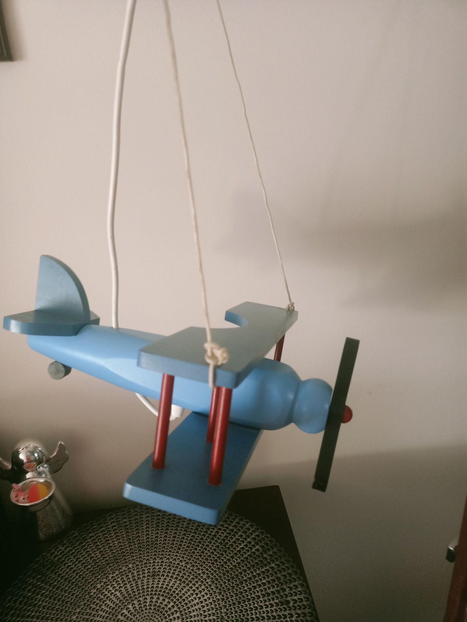 Żyrandol drewniany helikopter