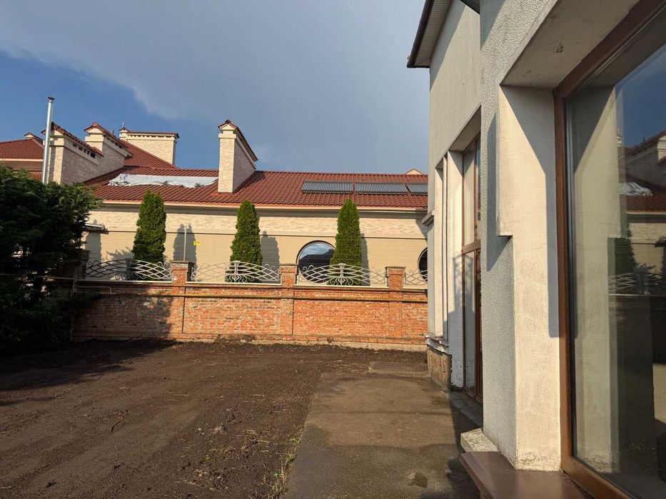 Просторий цегляний будинок біля моря | 402 м² | Готовий до оздоблення