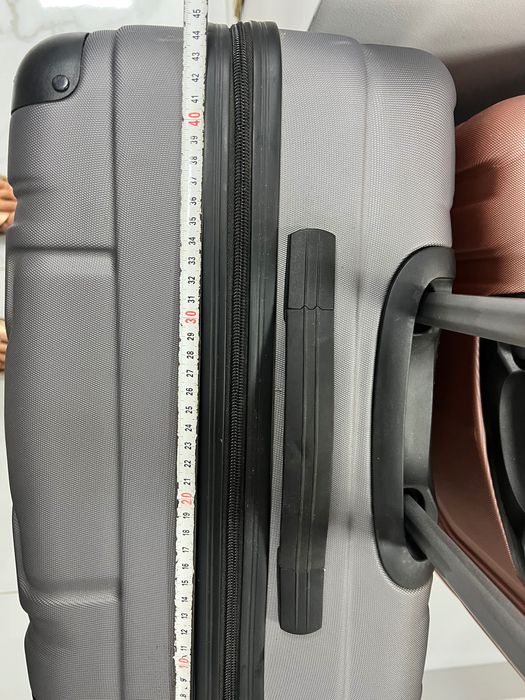 Середня валіза Tag, 71 см висота, оригінальна з США