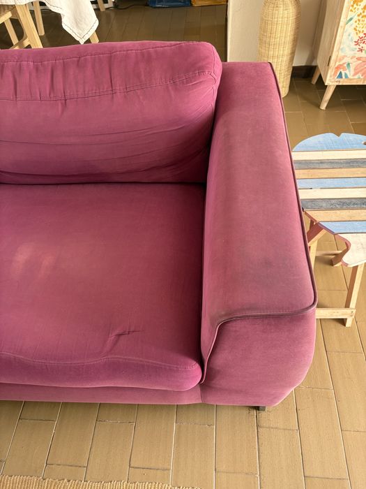 Sofa de 2 lugares com muito uso