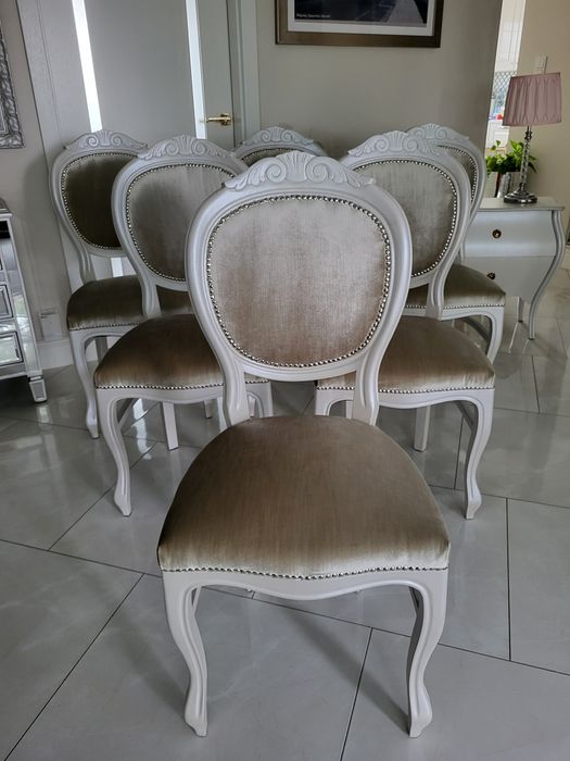 Komplet krzeseł do jadalni