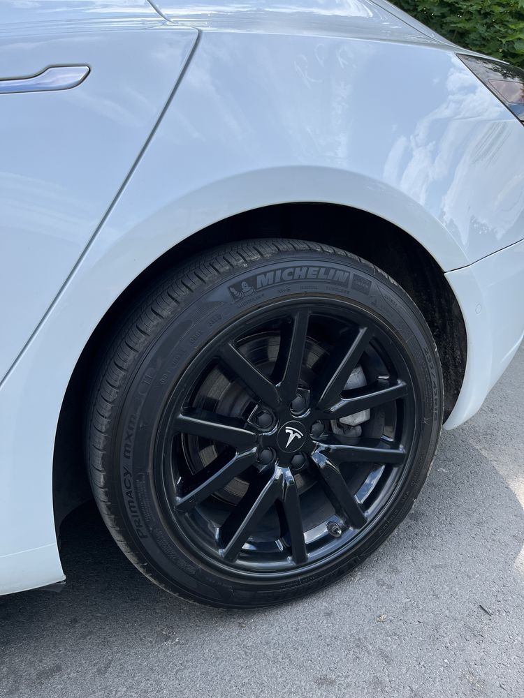 Tesla model 3 standard range plus