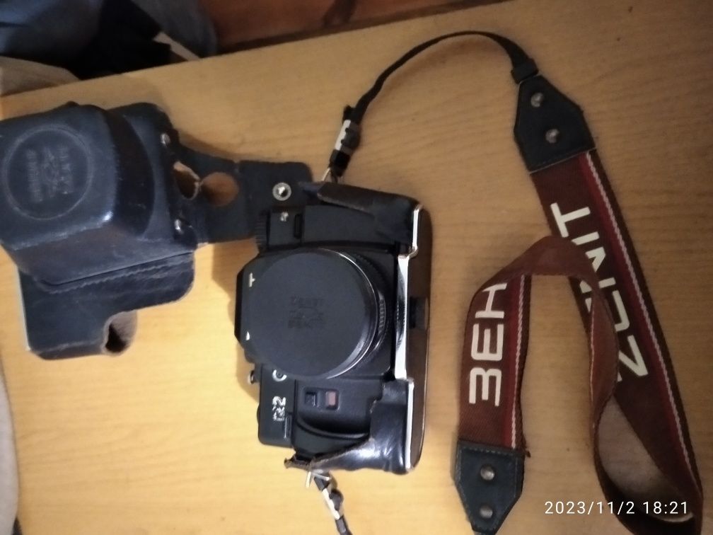 Продам ( б у )  зеркальний плівкавий фотопарат ЗЕНІТ 122
