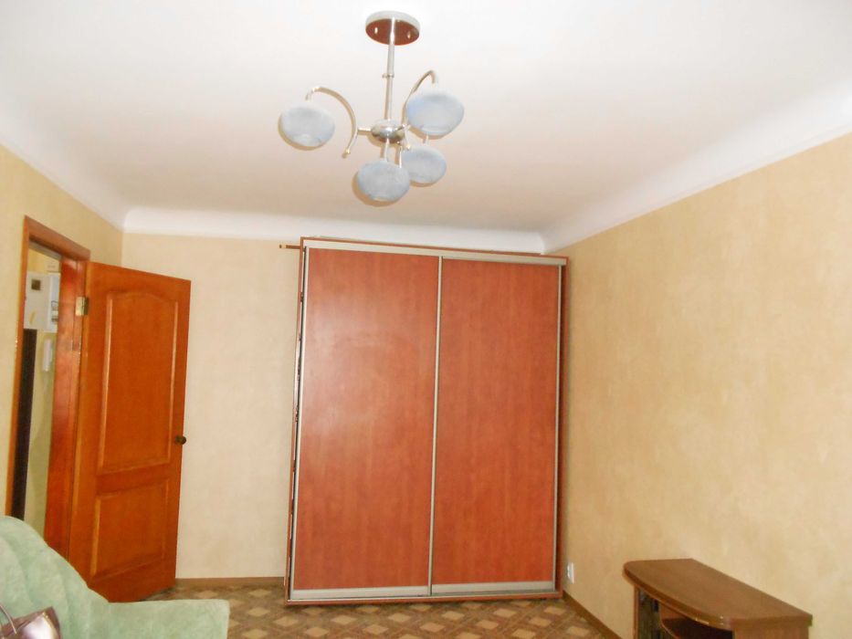 Здам 1 кімнатну квартиру центр 2-ий поверх цегляний будинок