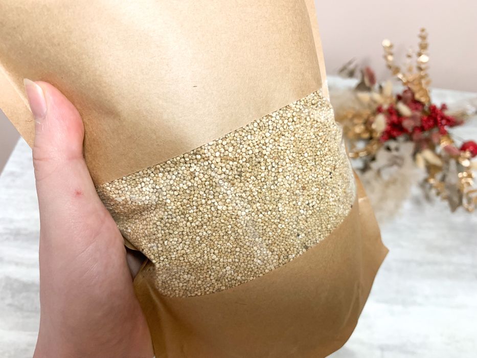 Кіноа біла насіння. Зернова каша. Здоровий сніданок