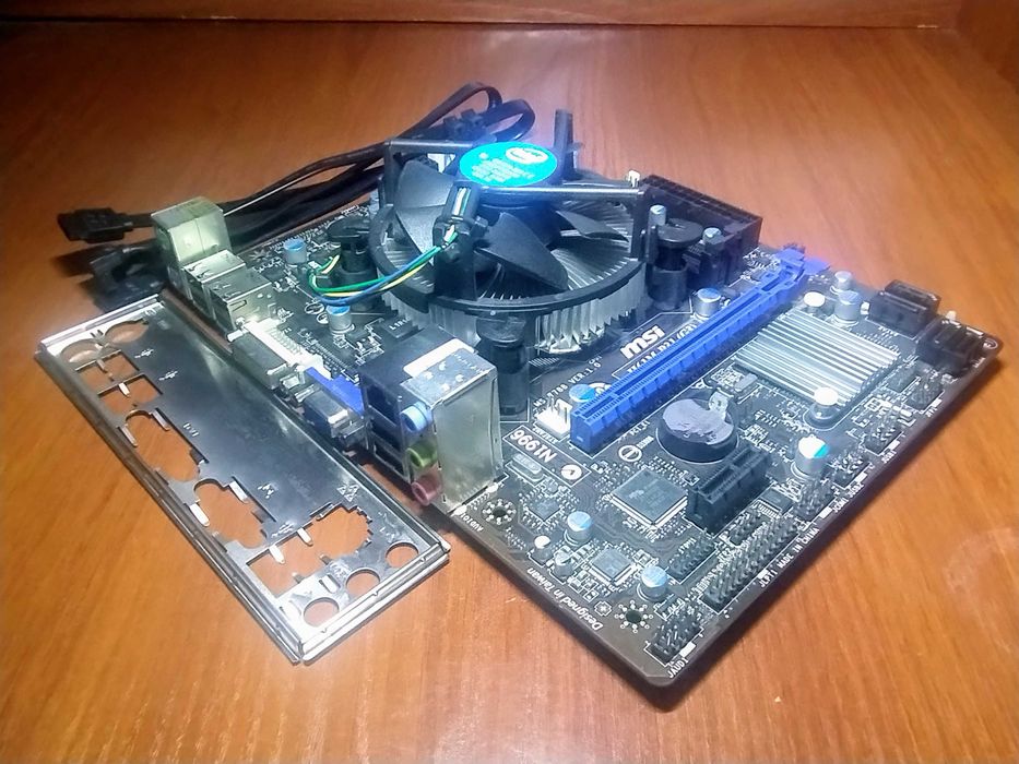GIGABYTE GA-H81M-S1(сокет 1150) + i5-4460 3.2GHz + кулер