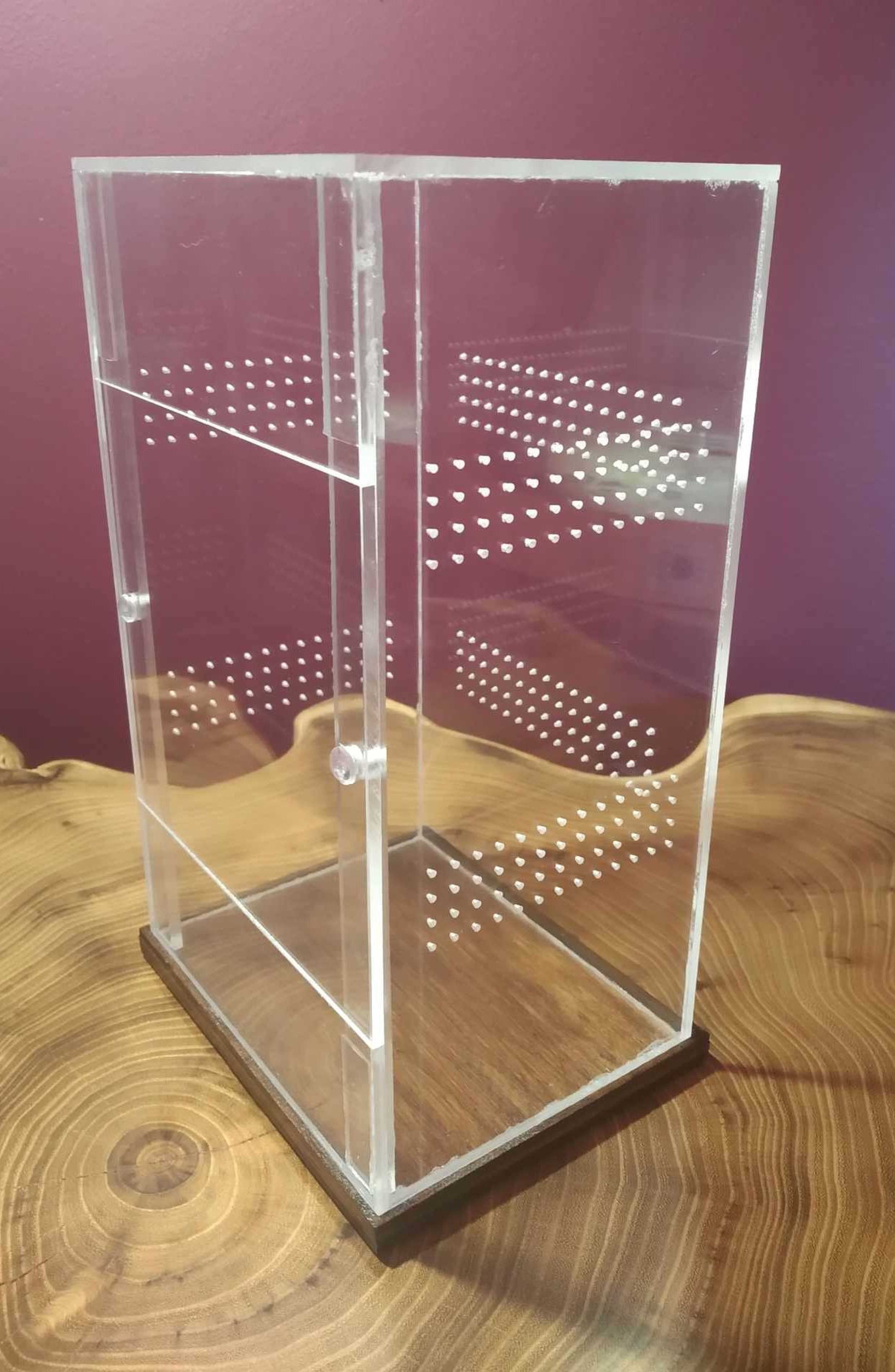 Terrarium z drewnianym stojakiem. Terrarium dla pająków, modliszek itp
