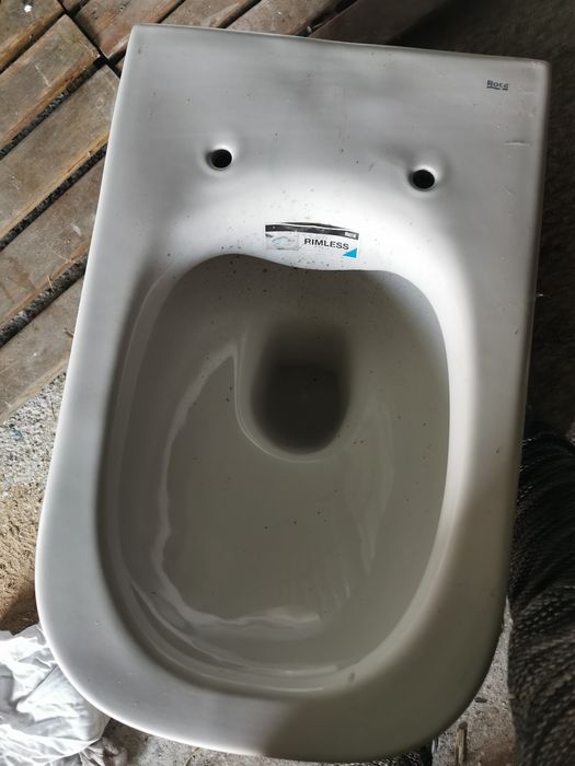 Miska podwieszana ROCA