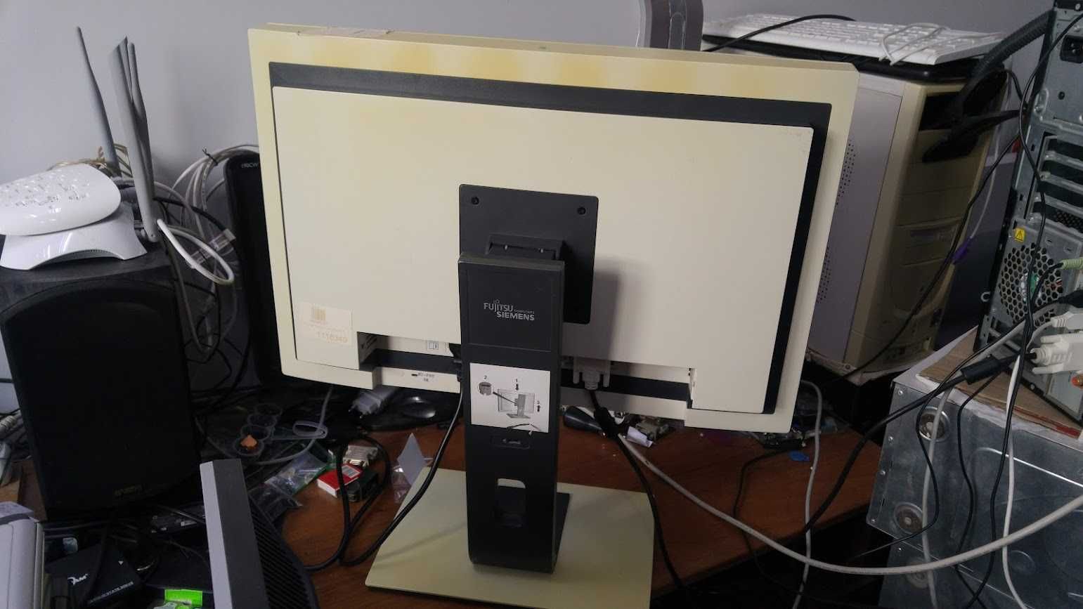 Монітор 24    Fujitsu Siemens P24W-5 ECO