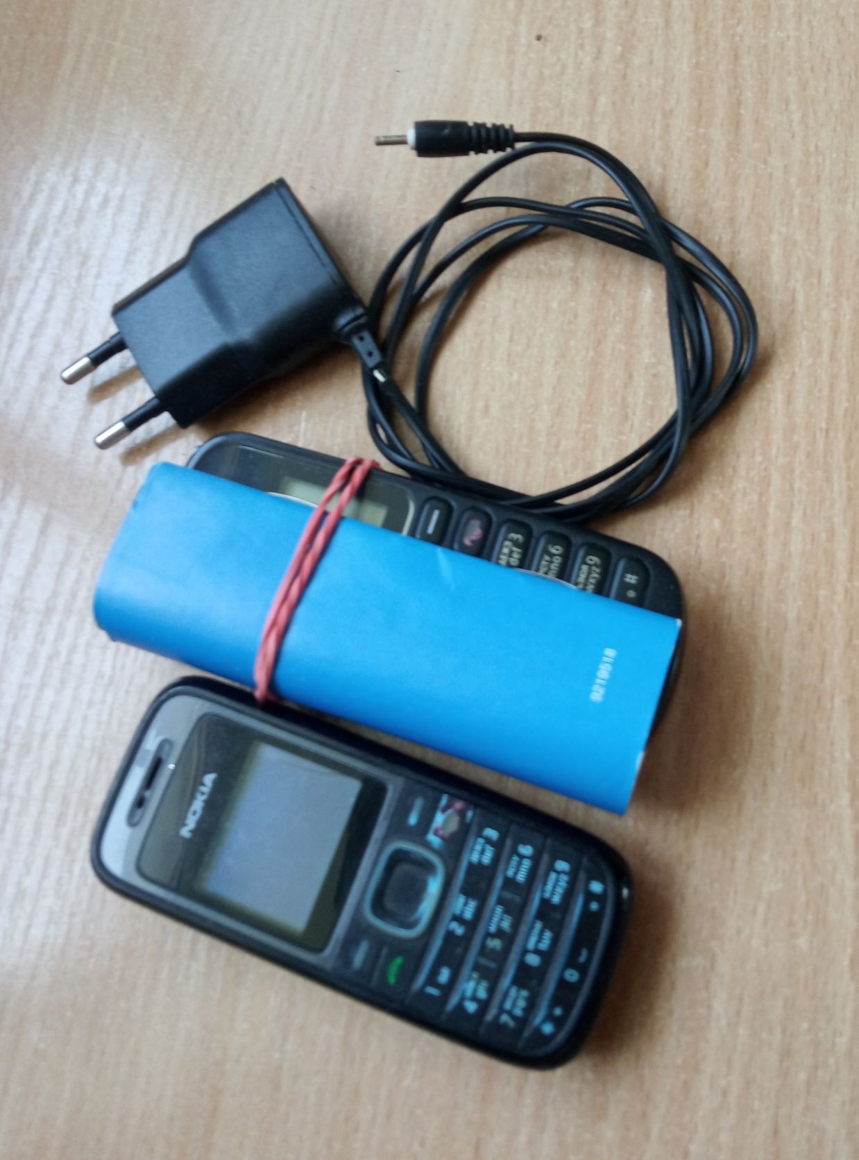 Телефоны Nokia 1280 и 1208 (цена за 2шт.)