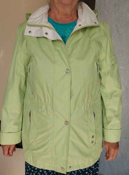 Жіноча осіння куртка