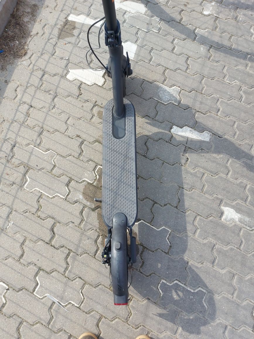 Hulajnoga mi essential