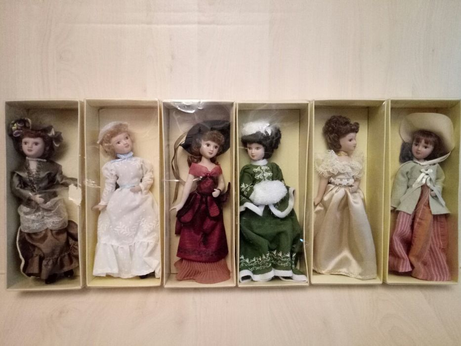 Коллекция фарфоровых кукол.