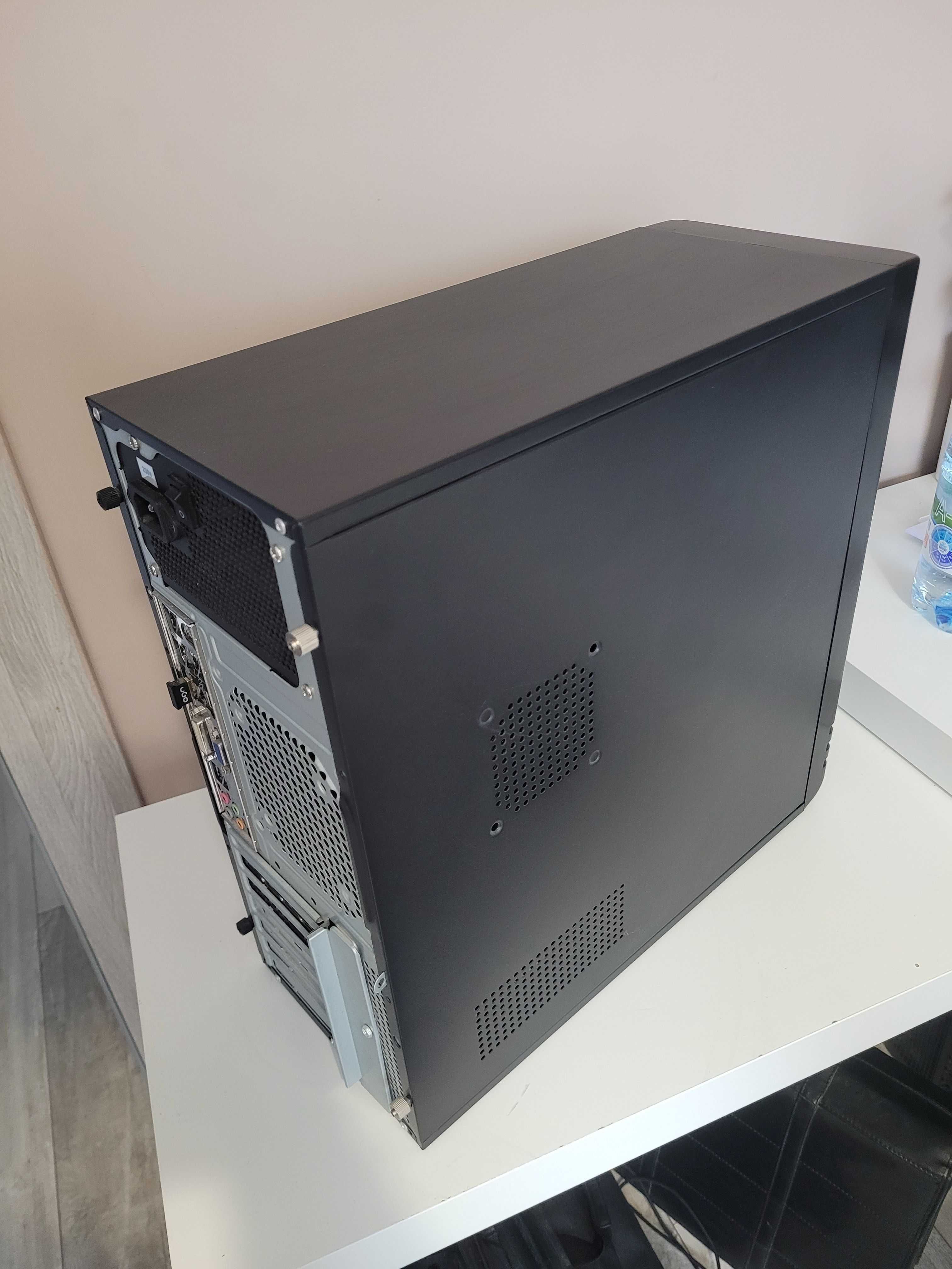 Komputer stacjonarny z kartą Radeon RX 6600