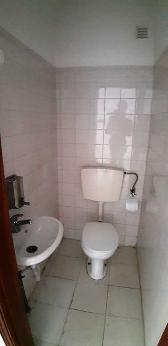Loja  85m2 em Coselhas apta para serviços ou comércio