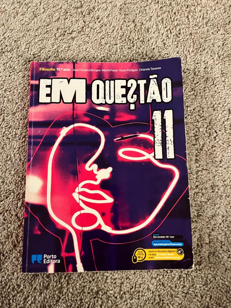 Livro Manual Filosofia “em questão”  11 Ano