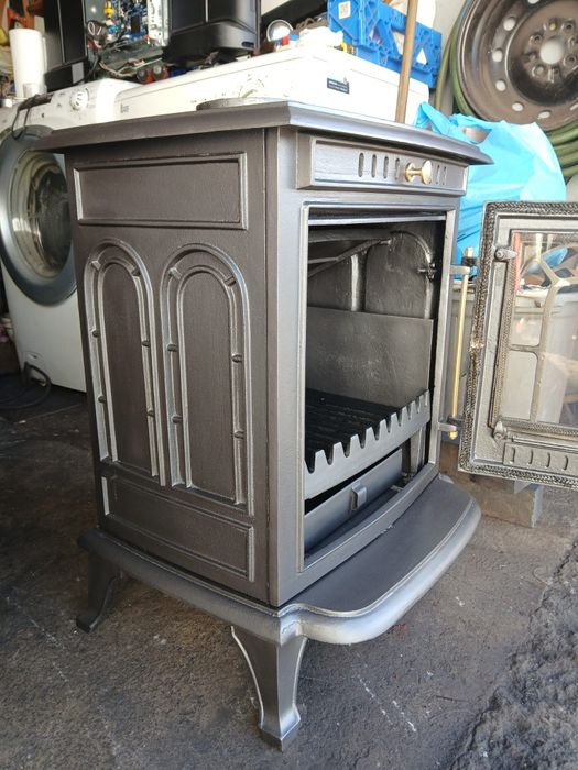 Vendo salamandra a lenha, de ferro fundido. Completamente nova.