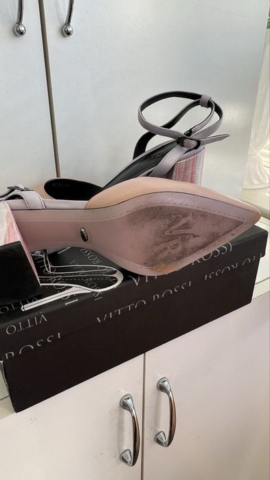 Жіночі босоніжки, шкіра, в ідеальному стані