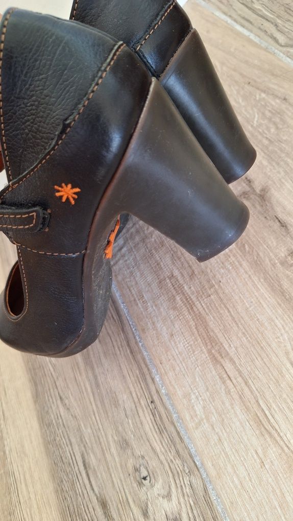 Sapatos ArtCompany pele pretos com salto 38