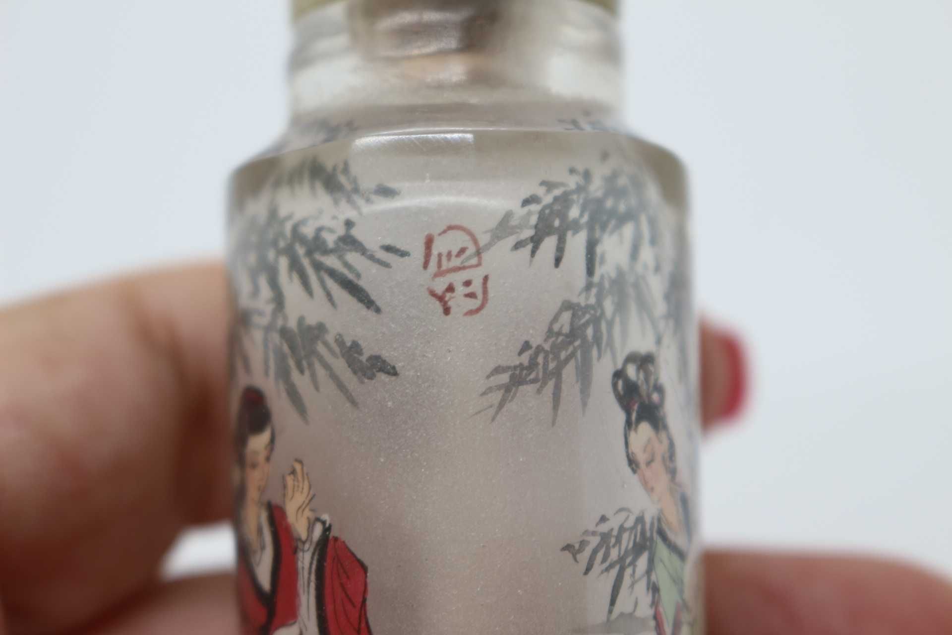 Snuff Bottle Cilindro em Vidro e Figuras Dinastia Qing XIX