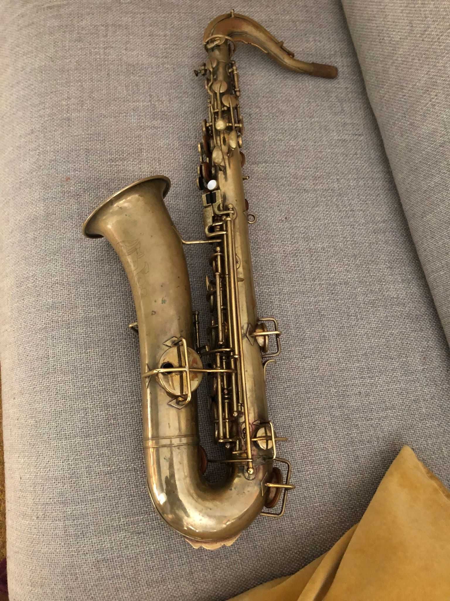 Saxo tenor em c melódico