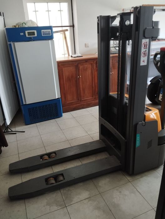 Porta paletes elétrico