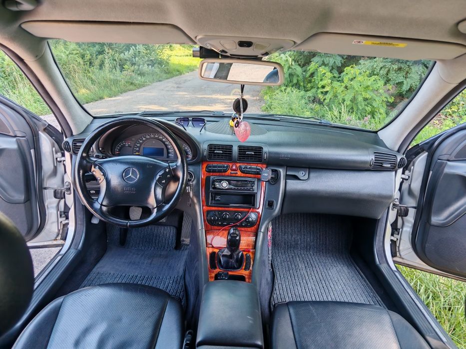 Mercedes-Benz w203 C-Class