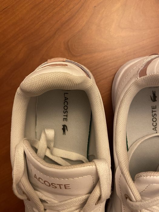 Sapatilhas de mulher, tamanho 38 marca Lacoste