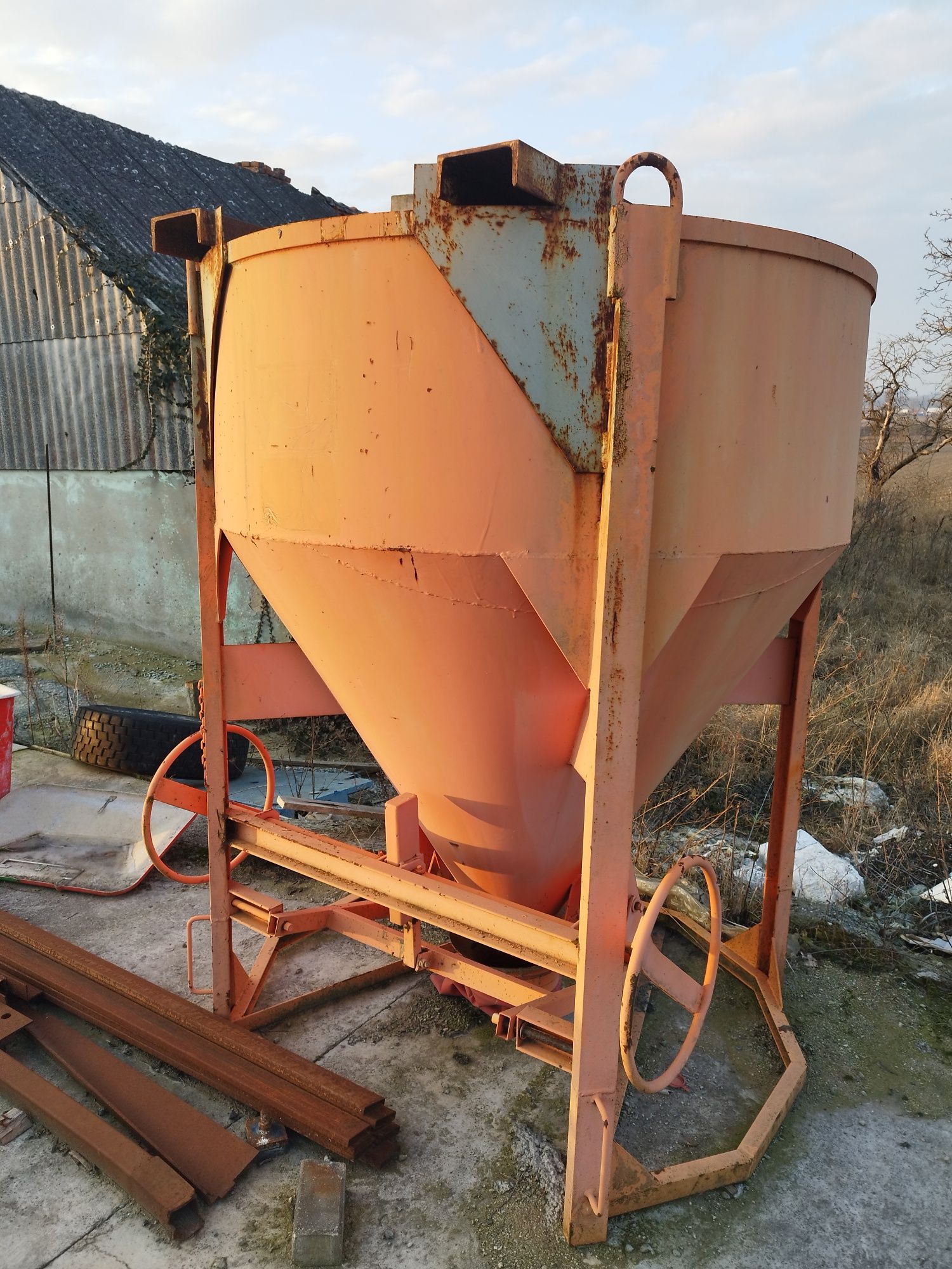 Lej Zbiornik Pojemnik Do Betonu Grucha