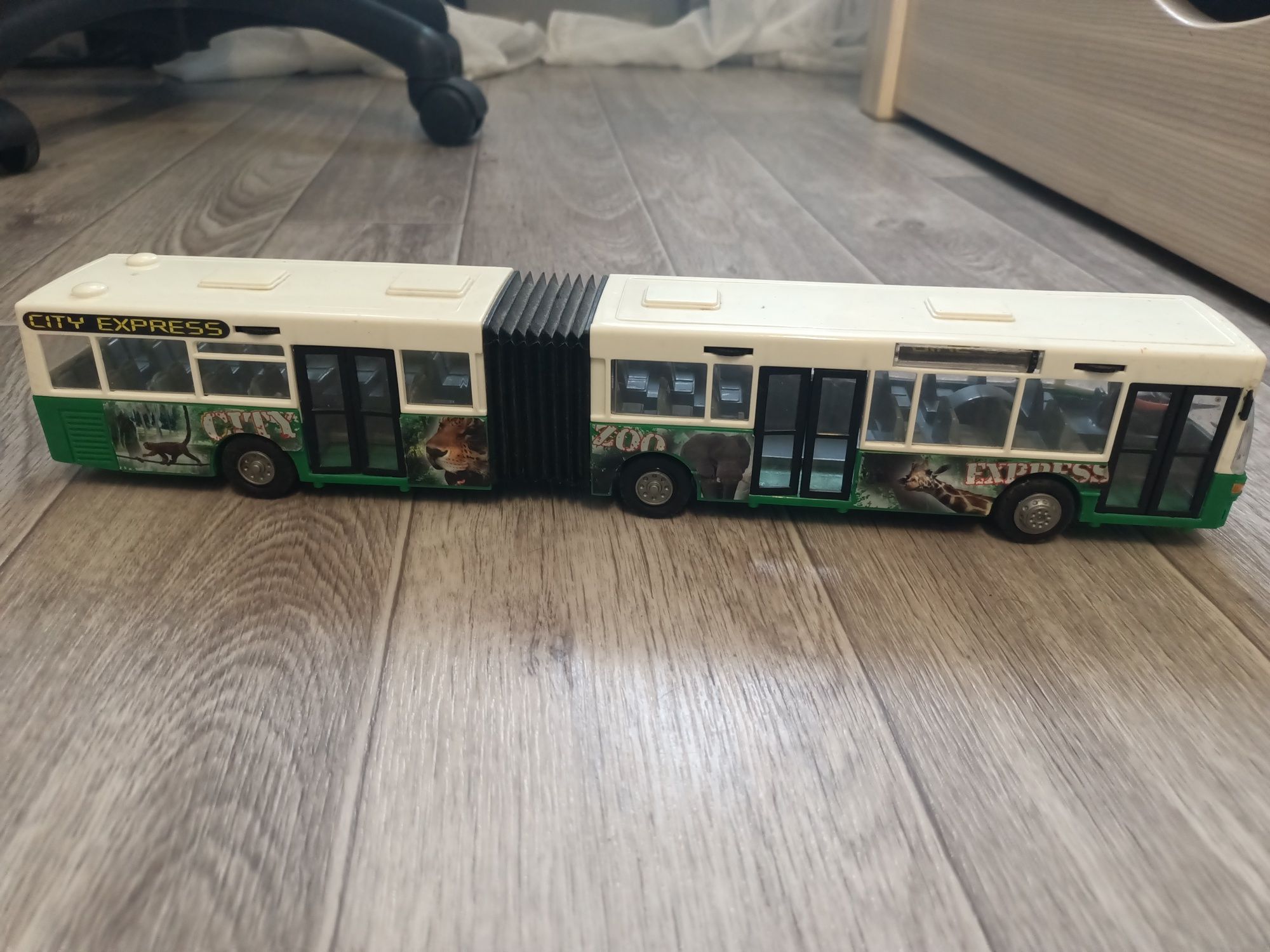 Великий інерційний автобус від Dickie Toys Majorette