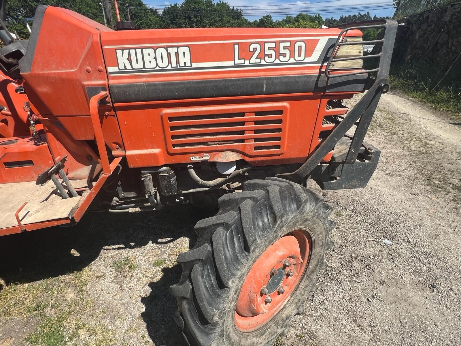 Trator kubota L2550 30 cv 4x4