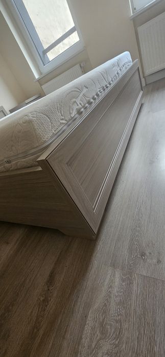 Łóżko + materac 200x160 cm + 2 szafki nocne