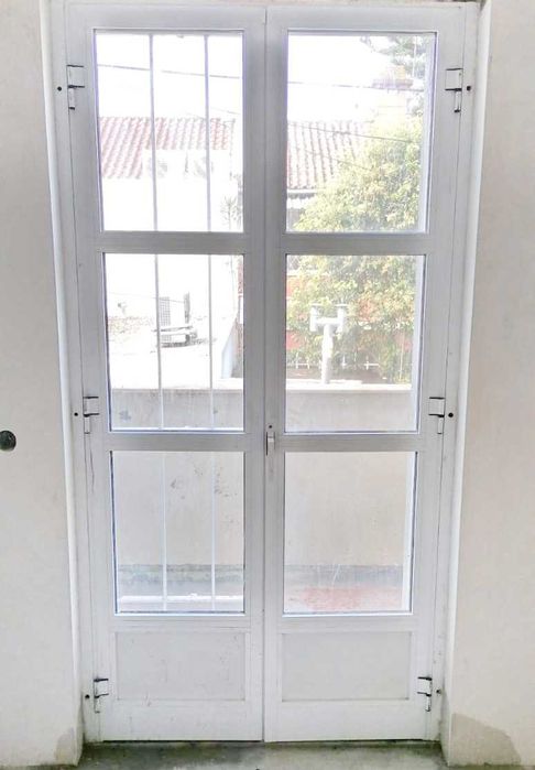 Janelas de abrir em sacada, de alumínio com vidro duplo