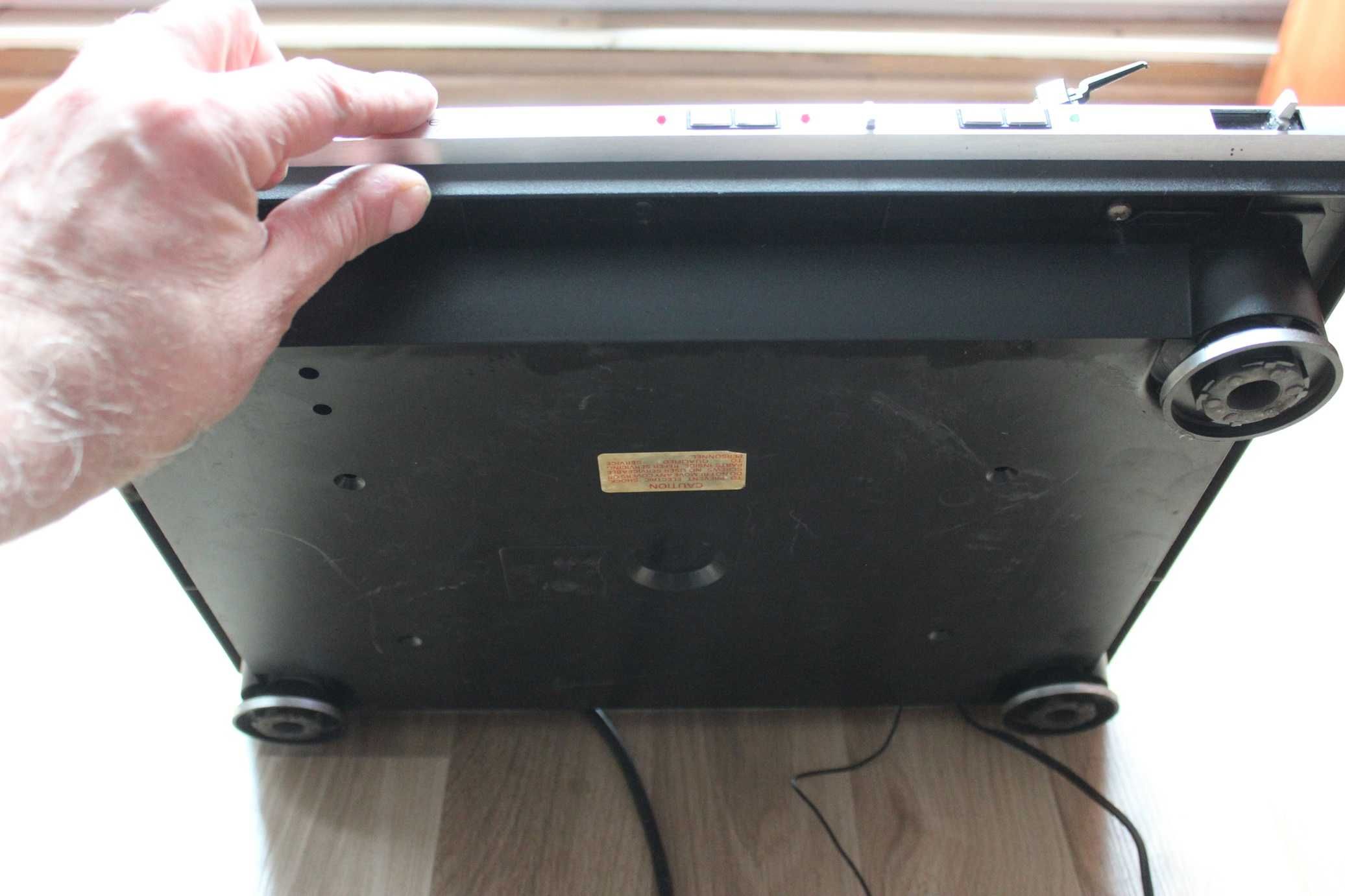 Gramofon Garrard  Quartz DDQ 650