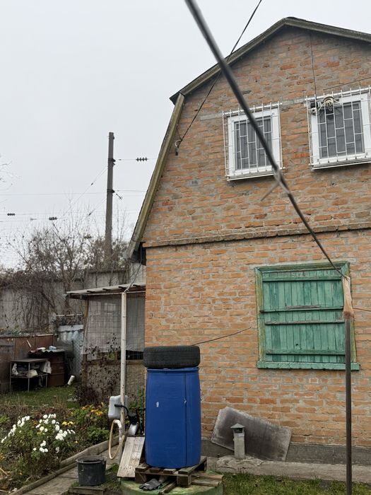 Дача з будинком в тихому місці