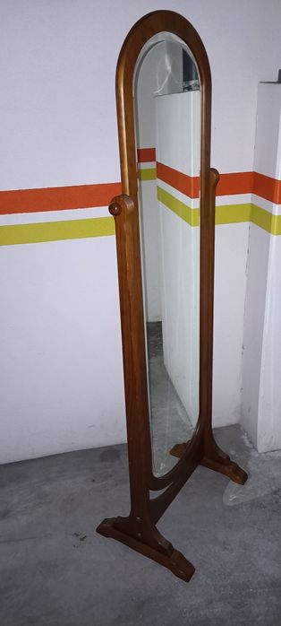 Espelho de pé em madeira - Urgente